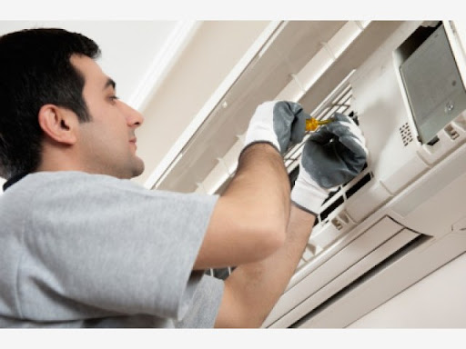 Когда стоит вызывать мастера для срочного ремонта кондиционера?